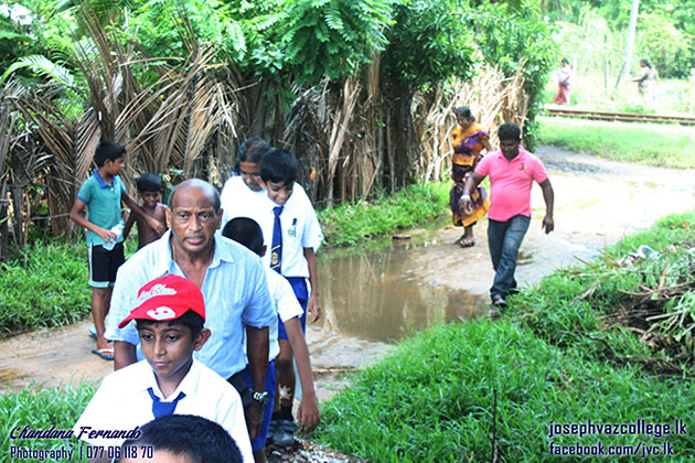 Primary School Prefects Visit Flood Victims - St. Joseph Vaz College